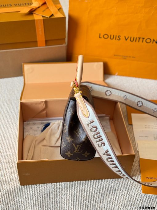 Lv's new Cluny mini handbag - Image 8