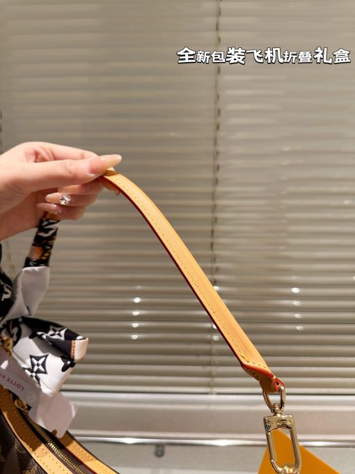 LV LOOPING handbag - Image 4