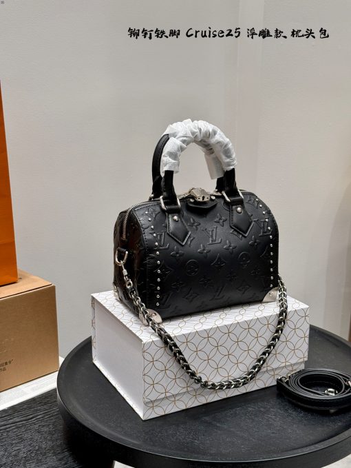 LV embossed logo Cruise25