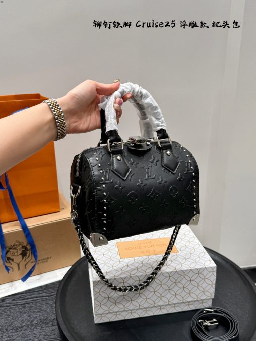 LV embossed logo Cruise25 - Image 3