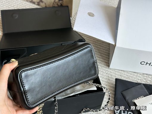 Chanel Wandering Shoulders - Image 6