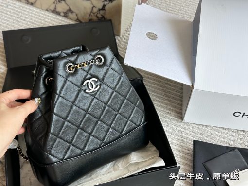 Chanel Wandering Shoulders - Image 10