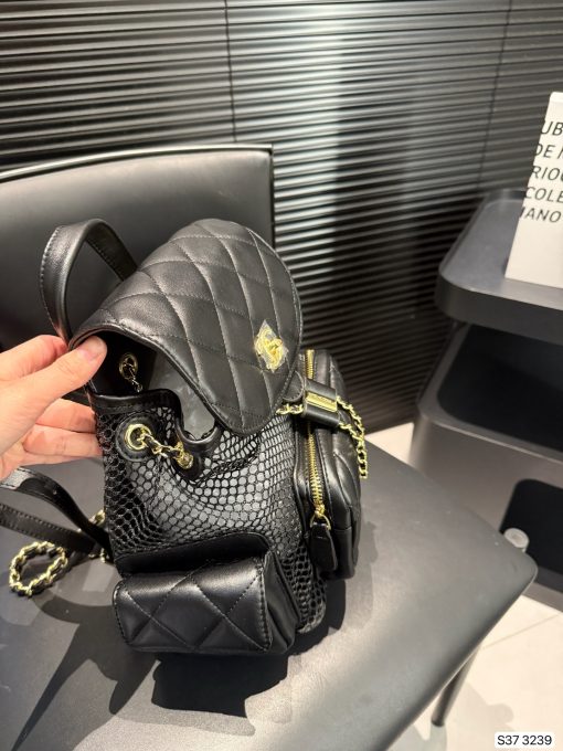 CHANEL25s Chanel hollow mesh backpack - Image 6