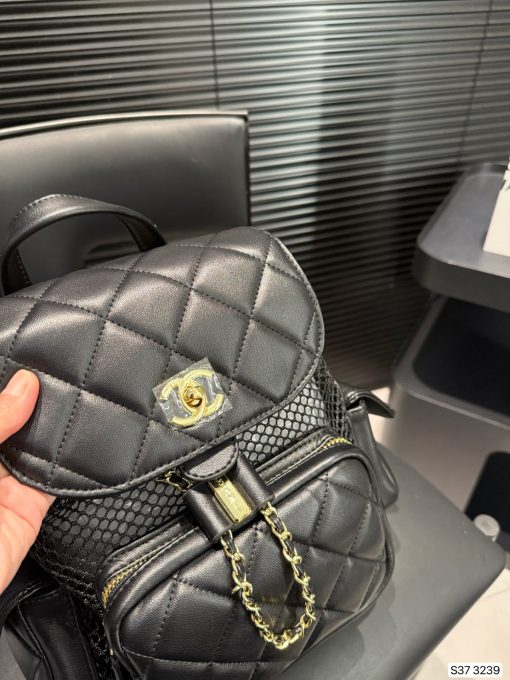 CHANEL25s Chanel hollow mesh backpack - Image 7