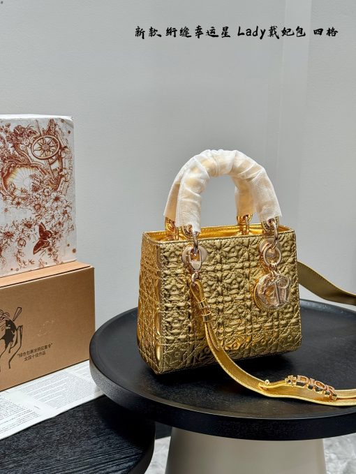 Dior Lady's new consort