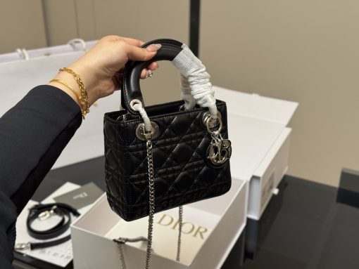 Dior handbag by Diana - Image 6