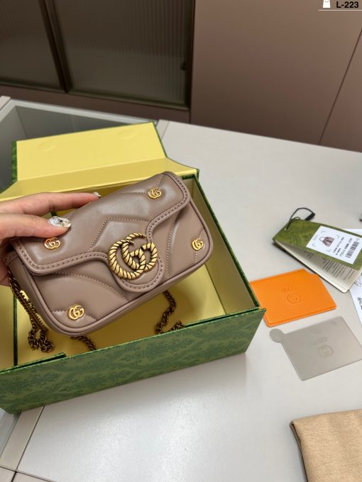 GUCCI Marmont Badge Chain Bag