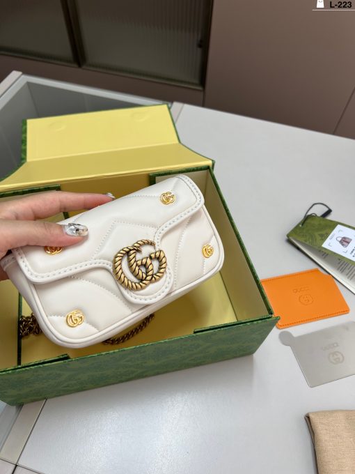 GUCCI Marmont Badge Chain Bag - Image 3