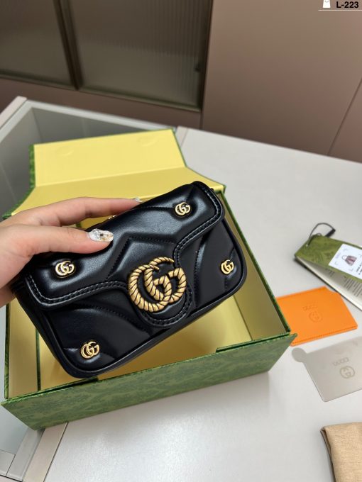 GUCCI Marmont Badge Chain Bag - Image 4