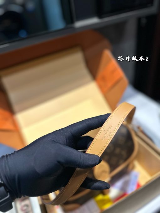 Lv Law Stick Bag - Image 4