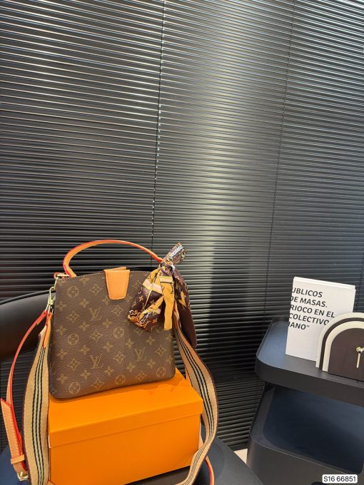 LV Painted tote bag - Image 2