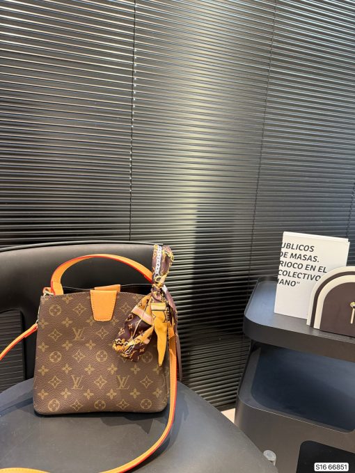 LV Painted tote bag - Image 4