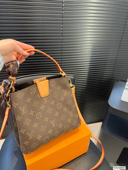 LV Painted tote bag - Image 6