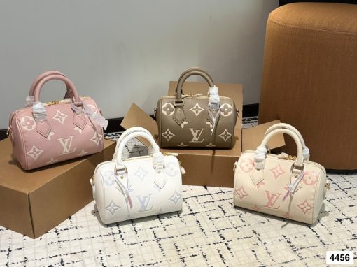 LV/Louis VuittonPillow bag - Image 2