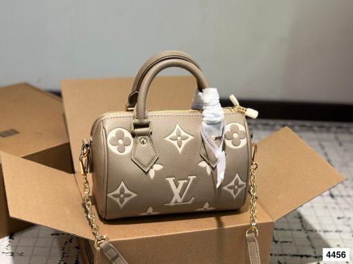 LV/Louis VuittonPillow bag - Image 3