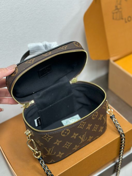 LV cosmetic case - Image 10