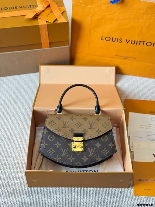 LV Show Tilsit Bag - Image 2