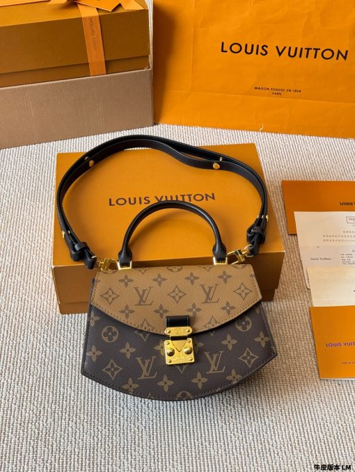 LV Show Tilsit Bag - Image 7