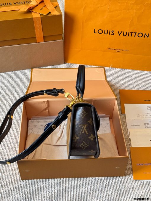 LV Show Tilsit Bag - Image 8