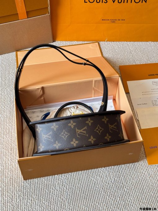 LV Show Tilsit Bag - Image 9