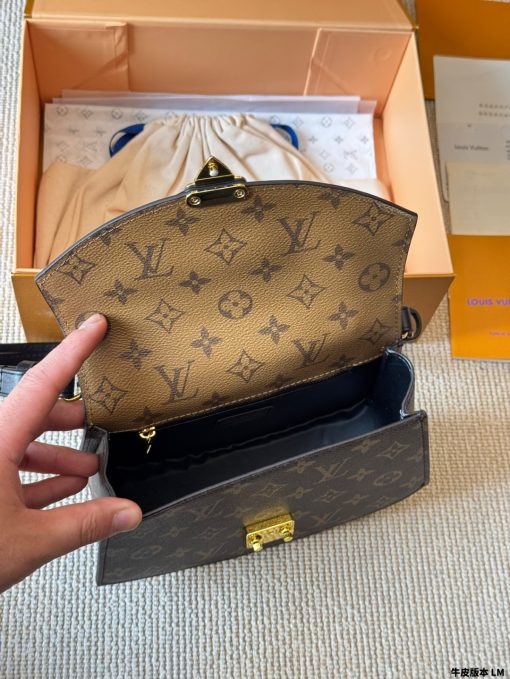 LV Show Tilsit Bag - Image 10