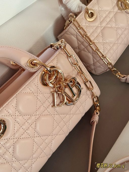 Dior handbag by Diana - Image 4