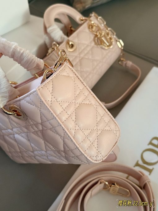 Dior handbag by Diana - Image 6
