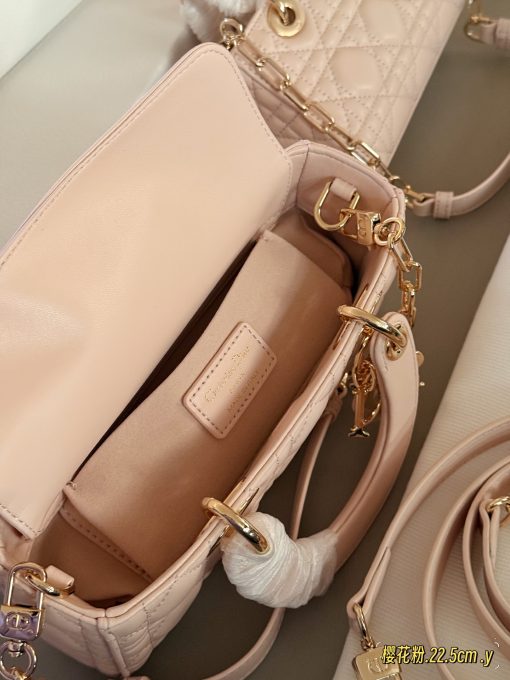 Dior handbag by Diana - Image 8