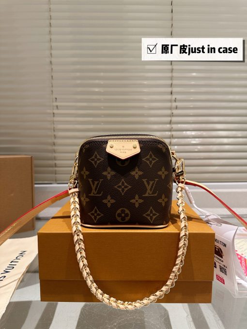 Lv new bag - Image 5