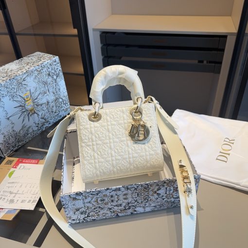 DIORStar relief Princess Diana bag - Image 4
