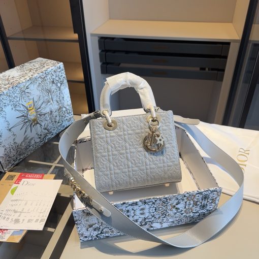 DIORStar relief Princess Diana bag - Image 5