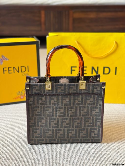 Fendi Peekabo shopping bag - Image 9