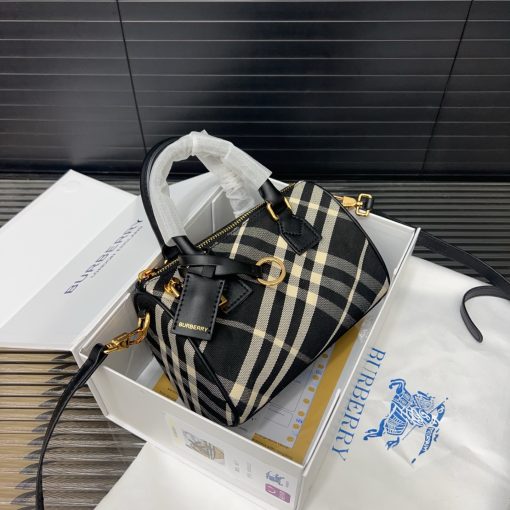 Burberry Pillow bag - Image 3