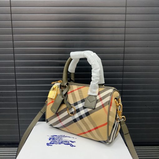 Burberry Pillow bag - Image 4