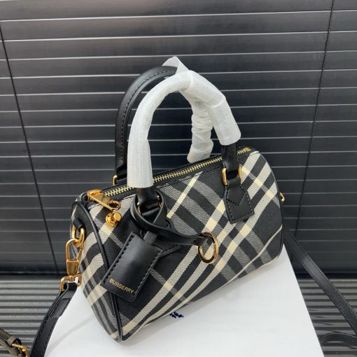 Burberry Pillow bag - Image 5