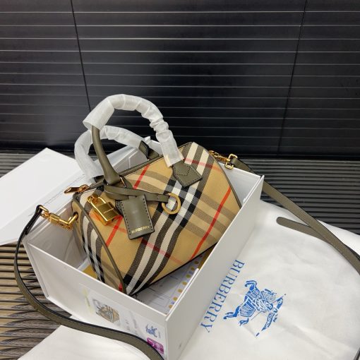 Burberry Pillow bag - Image 8