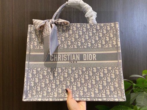 Di0r Book Tote - Image 3