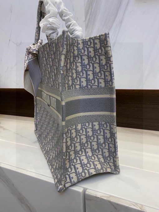 Di0r Book Tote - Image 7