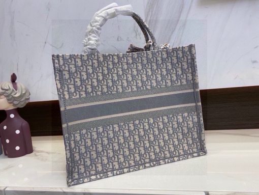 Di0r Book Tote - Image 8