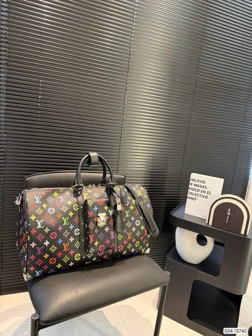 LV travel bag - Image 3