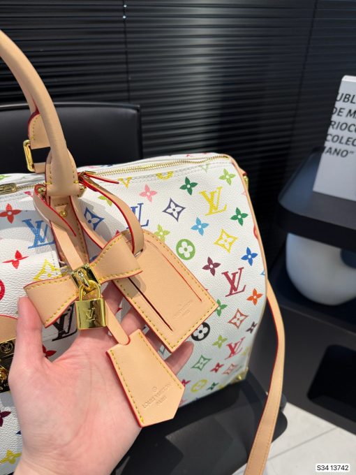 LV travel bag - Image 8