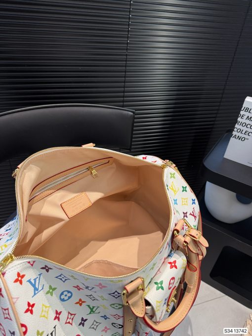 LV travel bag - Image 10
