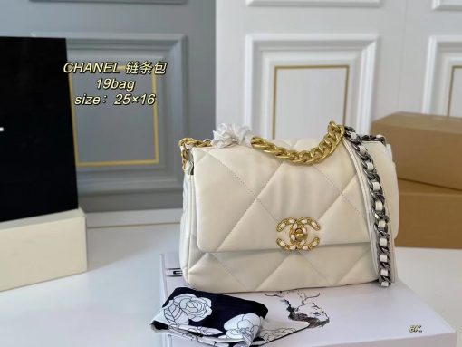 CHANEL Chain Bag 💕 - Image 3
