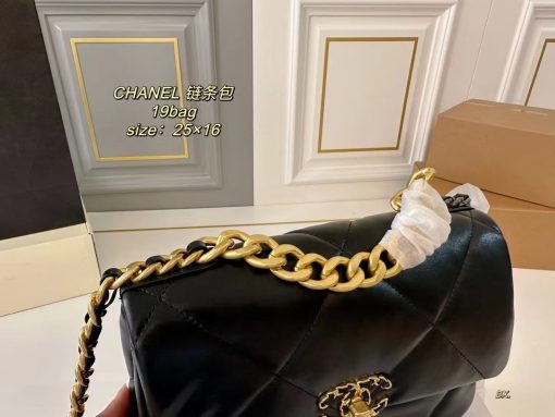 CHANEL Chain Bag 💕 - Image 8