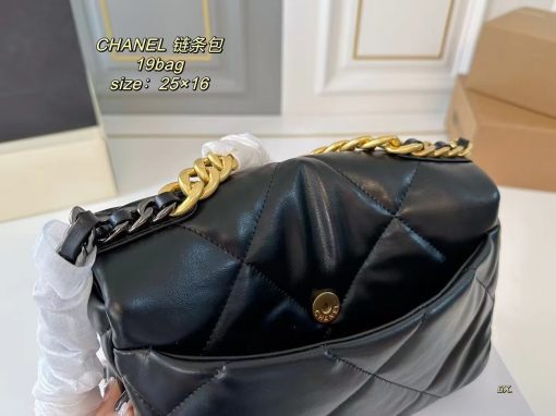 CHANEL Chain Bag 💕 - Image 9