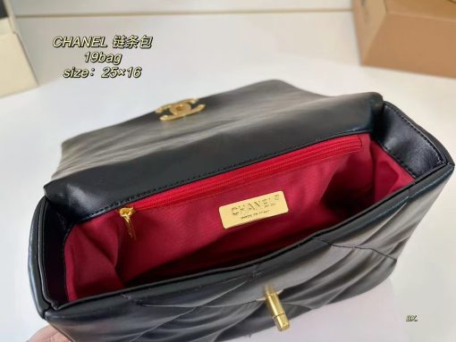 CHANEL Chain Bag 💕 - Image 10