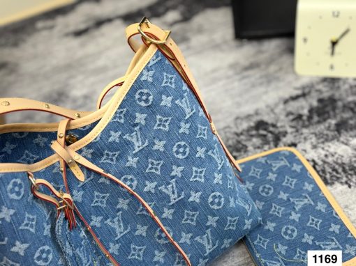 |V denim crossbody, shoulder bag - Image 3