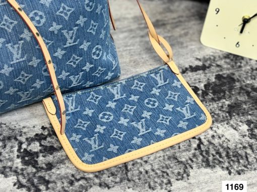 |V denim crossbody, shoulder bag - Image 4