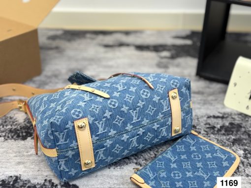 |V denim crossbody, shoulder bag - Image 9