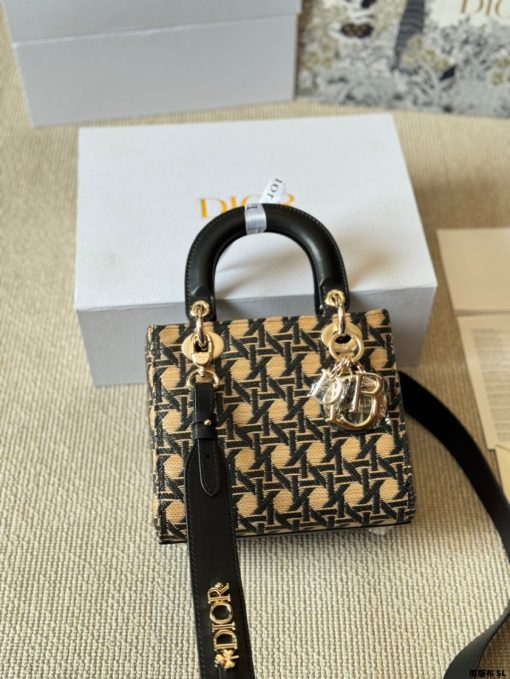 DIOR horizontal Diana bag - Image 4